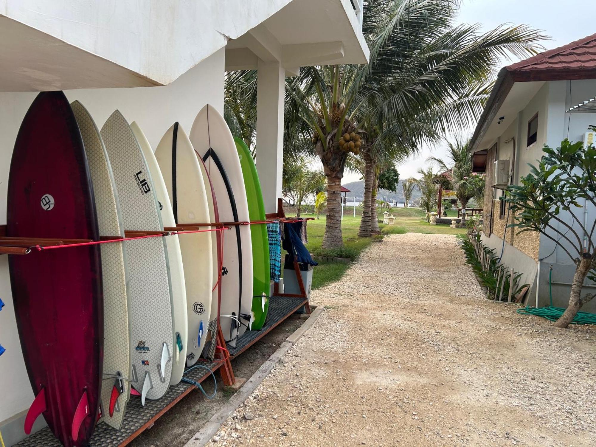 Mama Nings Beach Hotel Sekongkang Exterior foto