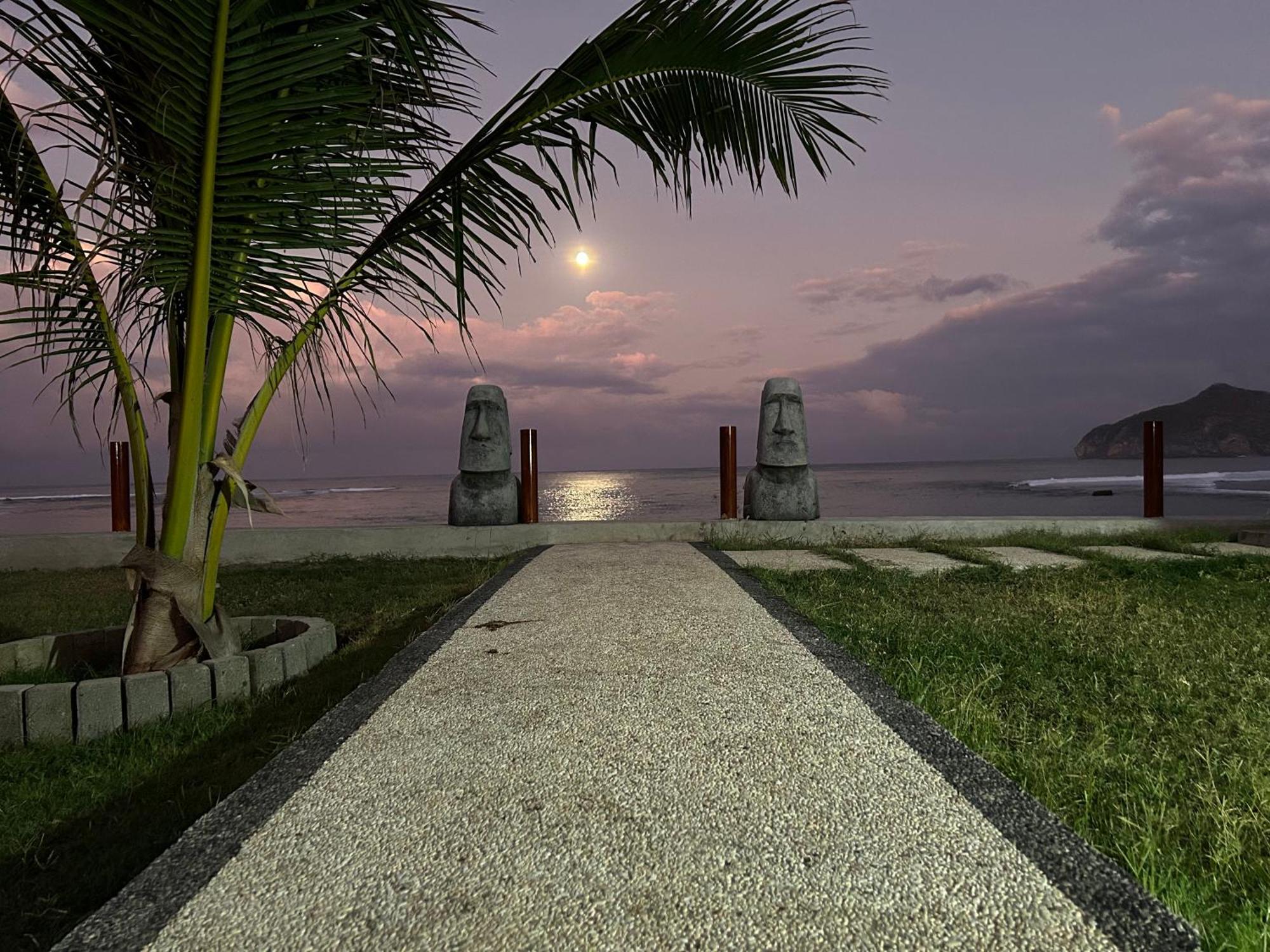 Mama Nings Beach Hotel Sekongkang Exterior foto