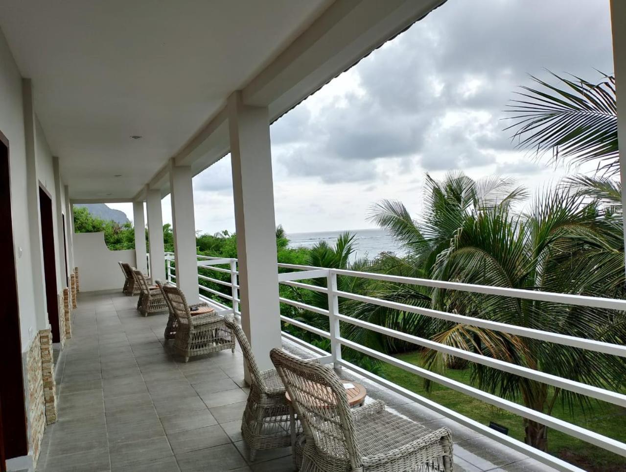 Mama Nings Beach Hotel Sekongkang Exterior foto