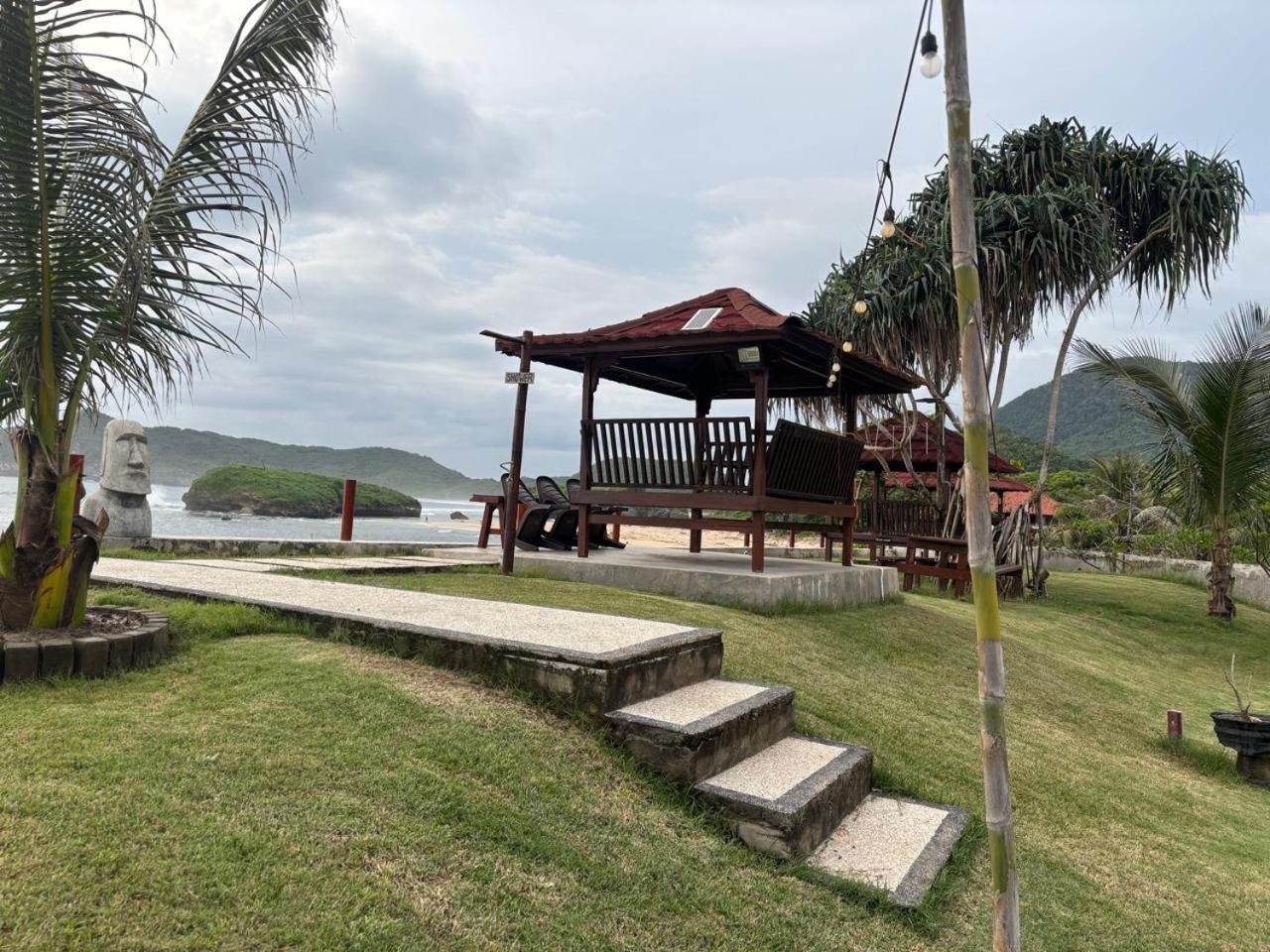 Mama Nings Beach Hotel Sekongkang Exterior foto